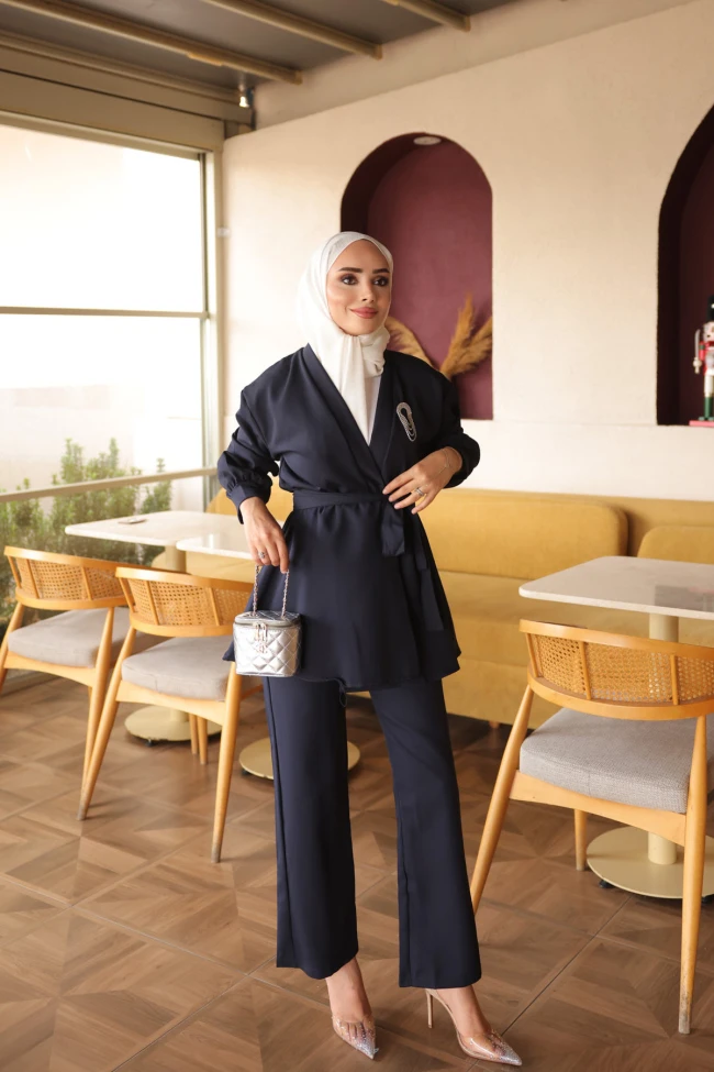 Lacivert Yaka Bronş Detaylı Tunik Pantolonlu Takım